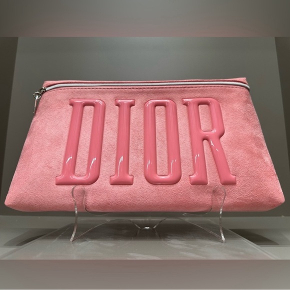 DIOR LARGE PINK 3D LOGO
CLUTCH "DIOR" IN SUEDE AND IN PINK. NWOT RARE - Picture 3 of 8